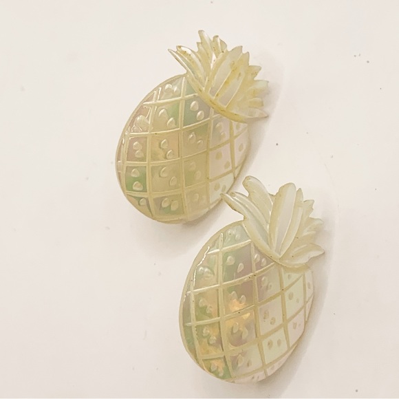 Vintage etched mother of pearl iridescent pineapple earring sterling screw back - Picture 4 of 12